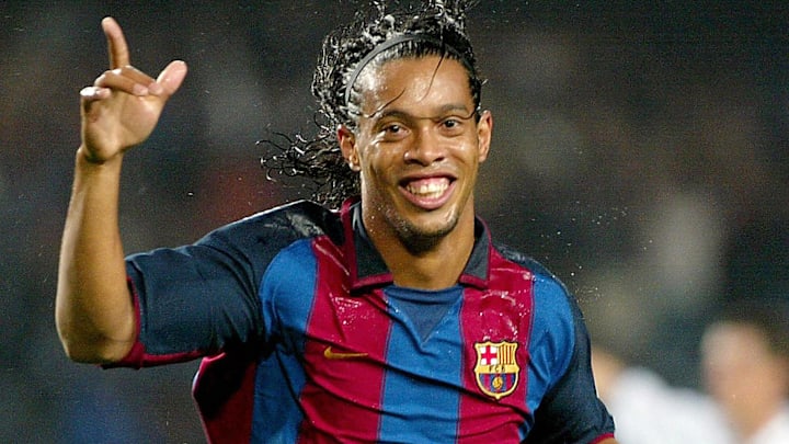Ronaldinho chegou para 'renascer' o Barcelona.