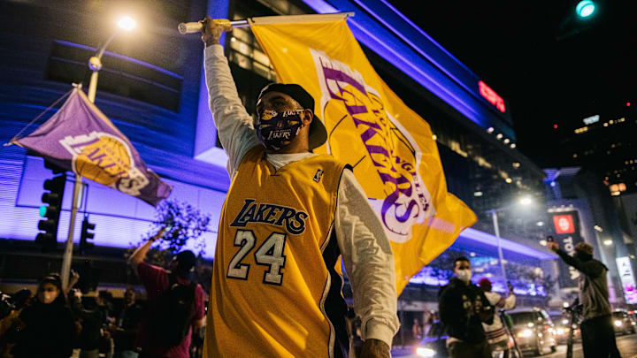 Los fanáticos de los Lakers salieron a festejar la victoria del campeonato a pesar de la pandemia del coronavirus