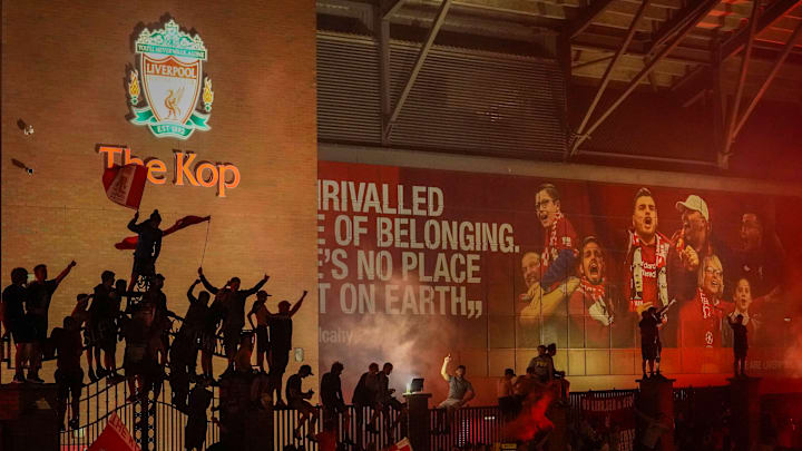 Fans Rayakan Titel Juara Liverpool