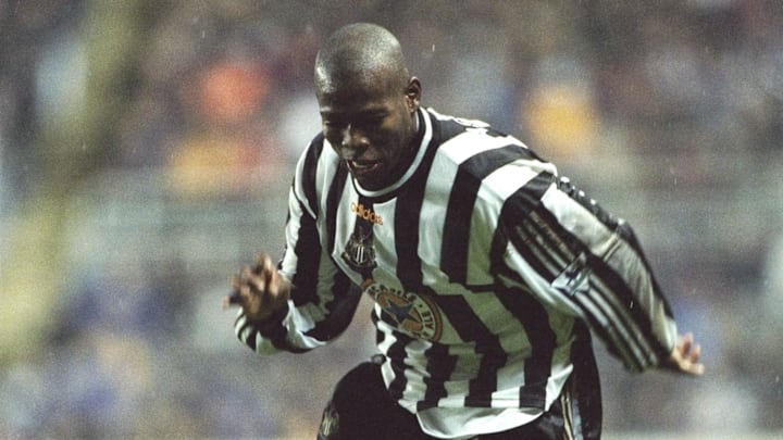 Faustino Asprilla anoto un hat-trick con el Newcastle