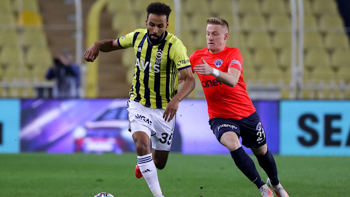 Nazım Sangare ile Kevin Varga arasındaki ikili mücadele Nazım Sangare ile Kevin Varga arasındaki ikili mücadele