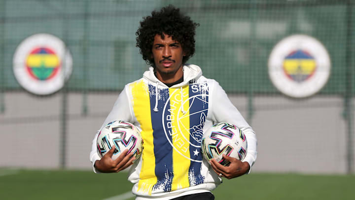 El brasileño Luiz Gustavo ha sonado para llegar a Tigres. El brasileño Luiz Gustavo ha sonado para llegar a Tigres.