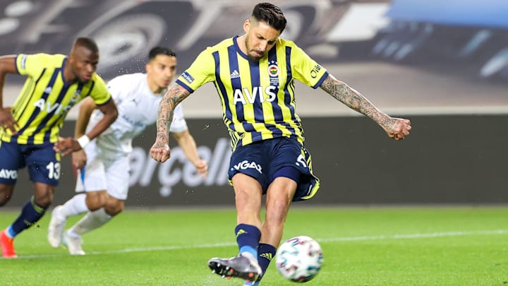 Jose Sosa'nın penaltı vuruşu Jose Sosa'nın penaltı vuruşu