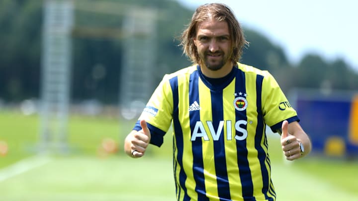 Caner Erkin poz veriyor. Caner Erkin poz veriyor.