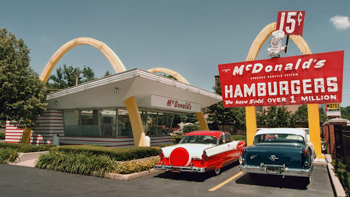 En 1955 abre el primer McDonald's a las afueras de Chicago