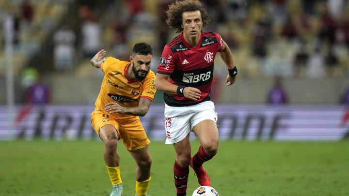 David Luiz fez uma excelente estreia pelo Flamengo. Zagueiro mostrou qualidade e boa forma física. David Luiz fez uma excelente estreia pelo Flamengo. Zagueiro mostrou qualidade e boa forma física.