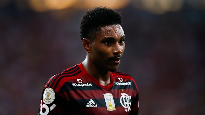 Depois de chamar Vitinho de "merda", repórter da Rádio Tupi se desculpa. 