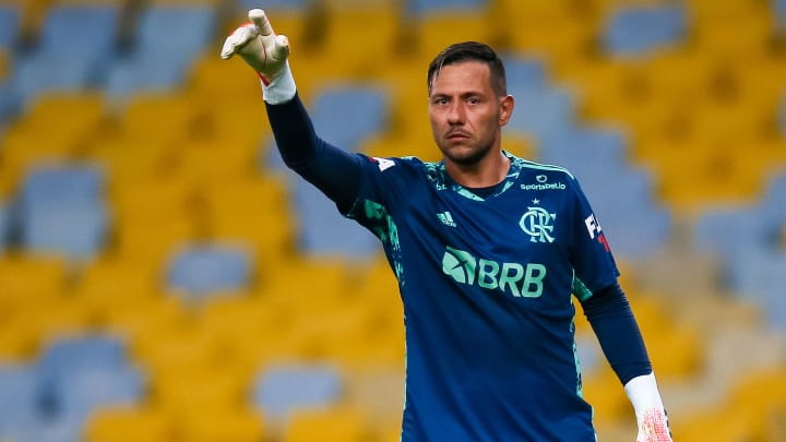 Diego Alves foi determinante para que o Flamengo não tomasse gol do Defensa y Justicia. Diego Alves foi determinante para que o Flamengo não tomasse gol do Defensa y Justicia.