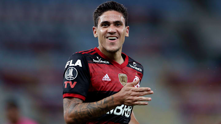 O Flamengo se prepara para comprar artilheiro Pedro, da Fiorentina, em definitivo. 