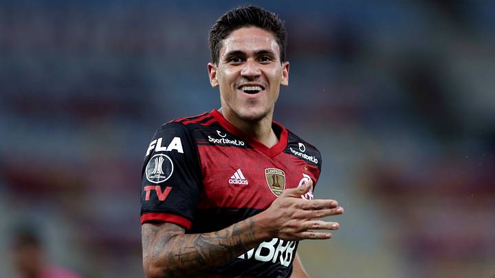 Flamengo informa Fiorentina que comprará Pedro em definitivo; clube pagará  total em seis parcelas