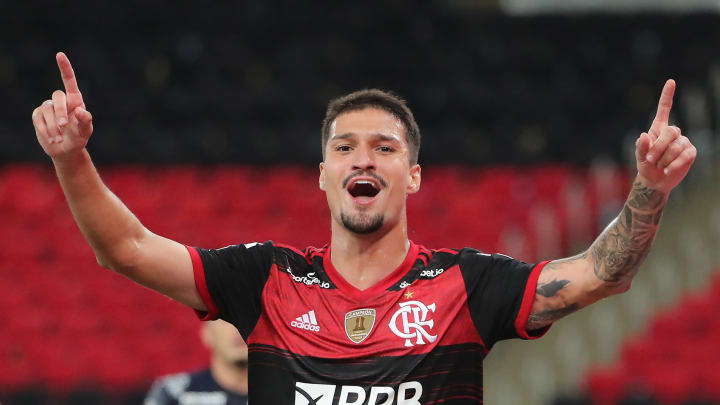 Thuler não atendeu expectativas no Flamengo. Ida do zagueiro para a França é positiva para todos os envolvidos. Thuler não atendeu expectativas no Flamengo. Ida do zagueiro para a França é positiva para todos os envolvidos.
