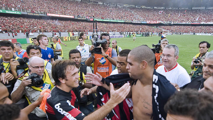 Adriano, Pet e várias outras feras: lembre de 8 craques que tiveram mais de uma passagem pelo Flamengo.  