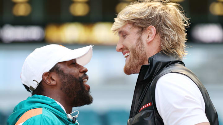 Floyd Mayweather Jr. y Logan Paul se dijeron de todo en la presentación de la pelea