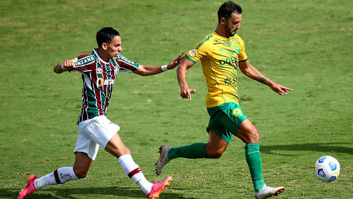 Duelo ocorre na Arena Pantanal nesta segunda-feira Duelo ocorre na Arena Pantanal nesta segunda-feira