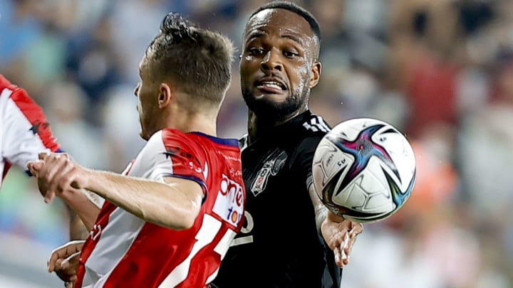 Cyle Larin ile Bünyamin Balcı arasındaki ikili mücadele Cyle Larin ile Bünyamin Balcı arasındaki ikili mücadele