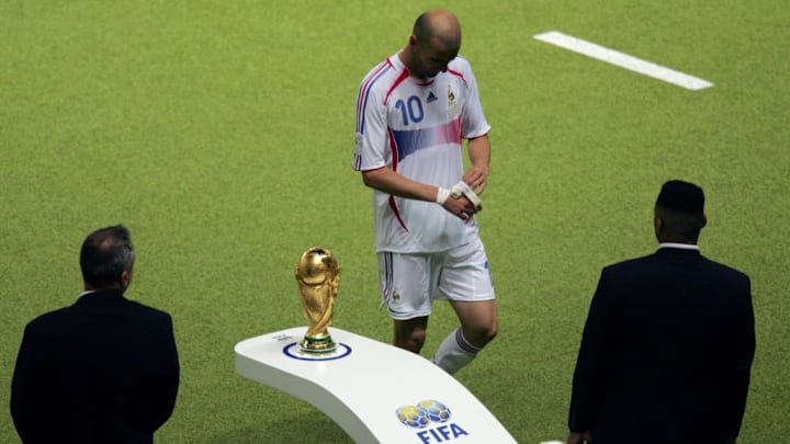 Cette image, terrible, de Zidane passant à coté de la Coupe qui lui était pourtant due