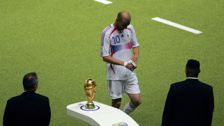 French midfielder Zinedine Zidane (C) wa