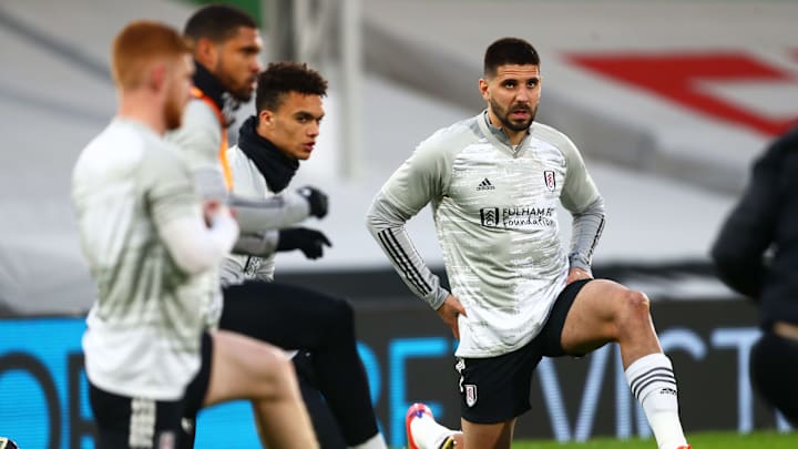 Aleksandar Mitrovic ısınıyor. Aleksandar Mitrovic ısınıyor.