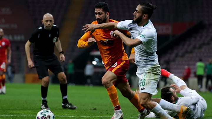 Emre Akbaba ile Barış Yardımcı arasındaki ikili mücadele Emre Akbaba ile Barış Yardımcı arasındaki ikili mücadele