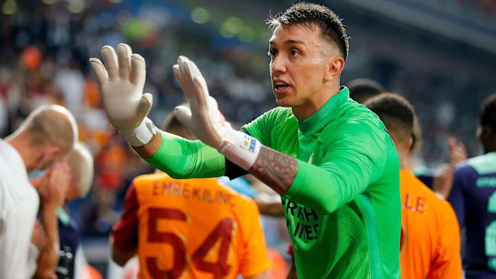 Fernando Muslera sakinleştiriyor. Fernando Muslera sakinleştiriyor.