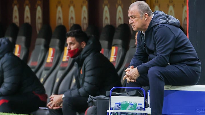 Fatih Terim mücadeleyi takip ediyor. Fatih Terim mücadeleyi takip ediyor.