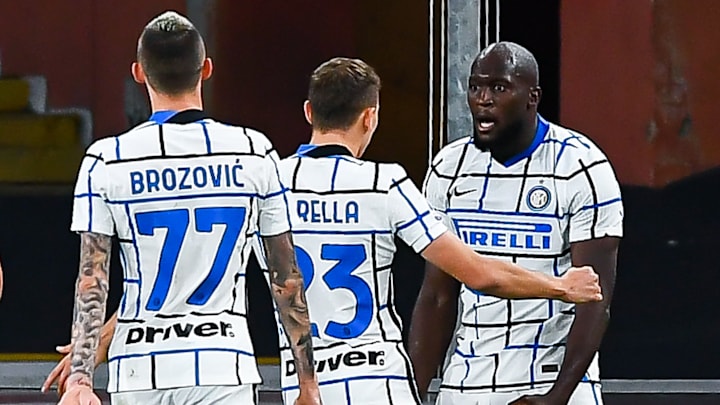 L'esultanza di Brozovic, Barella e Lukaku a Genova contro il Genoa L'esultanza di Brozovic, Barella e Lukaku a Genova contro il Genoa
