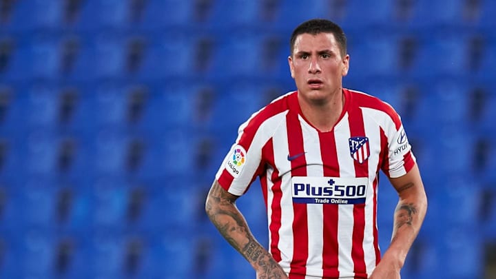 Giménez será el único indiscutible en la zaga