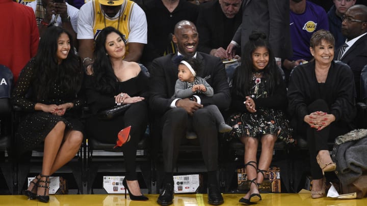 Kobe Bryant and wife Vanessa courtside at a Lakers game