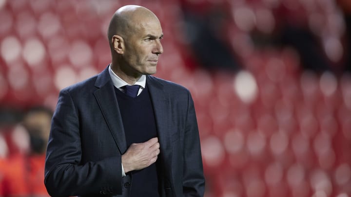 Zinédine Zidane n'est plus le coach du Real Madrid. Zinédine Zidane n'est plus le coach du Real Madrid.