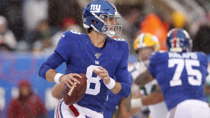 Daniel Jones outside the pocket as the Giants take on the Packers