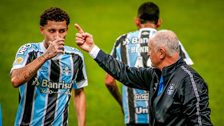 Felipão havia dito que contava com o retorno de um atleta Felipão havia dito que contava com o retorno de um atleta