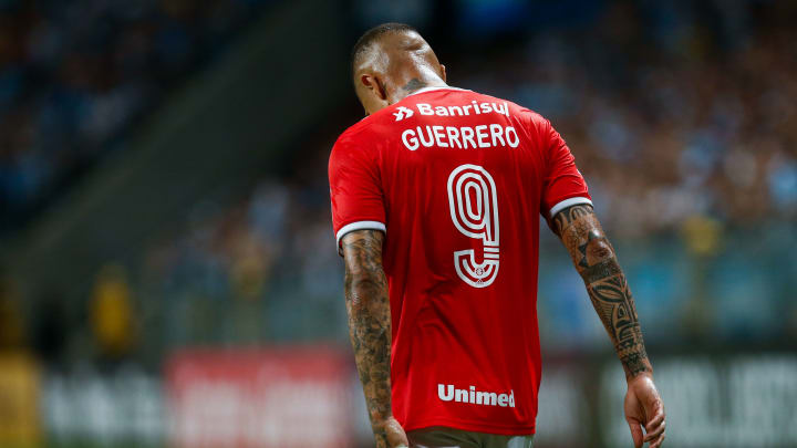 Há quase sete meses longe dos gramados, Guerrero pode retornar na partida deste domingo. 