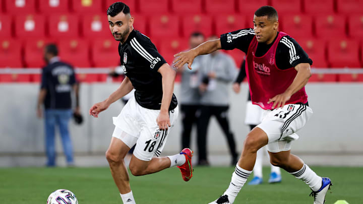 Beşiktaş'ta Rachid Ghezzal ile Welinton ısınmada. Beşiktaş'ta Rachid Ghezzal ile Welinton ısınmada.