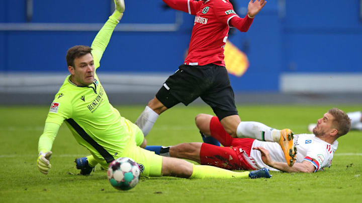 Torwart Michael Esser (l.) war der Matchwinner für Hannover 96