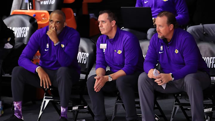 Lakers no pudieron ante Rockets en el inicio de la serie