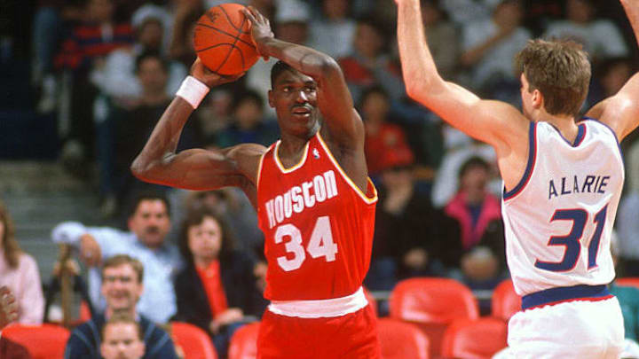 Hakeem Olajuwon squares up against Mark Alarie