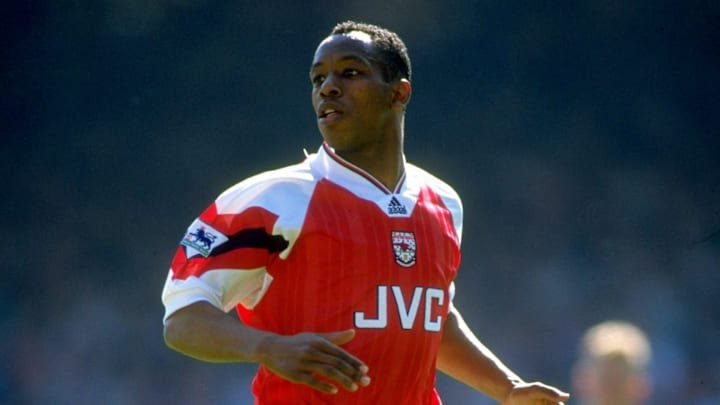 Ian Wright con la camiseta del Arsenal