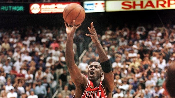 In this 14 June 1998 file photo, with 5.2 seconds