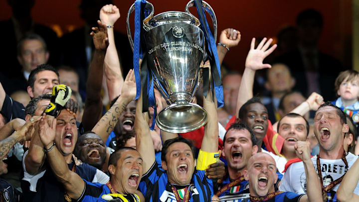 Inter Milan players celebrate with the t