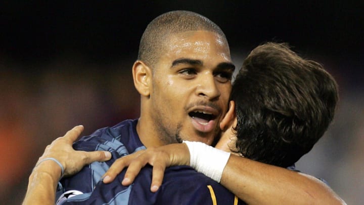 Inter Milan's Adriano (L) celebrates wit