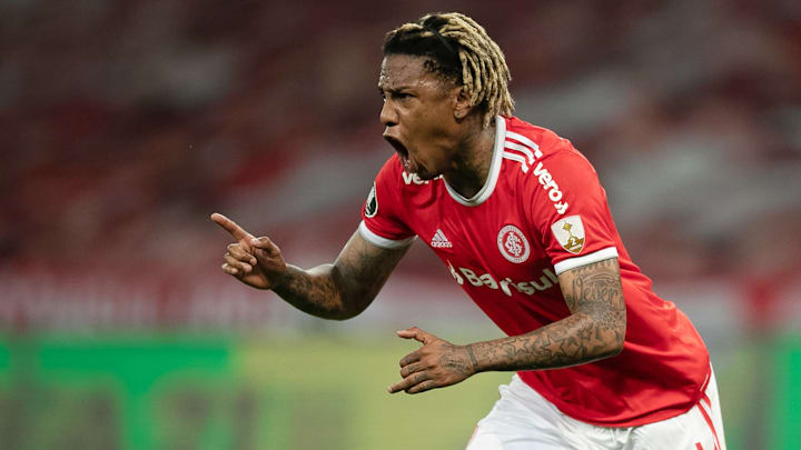 Uruguaio Abel Hernández deve iniciar partida no Nordeste brasileiro