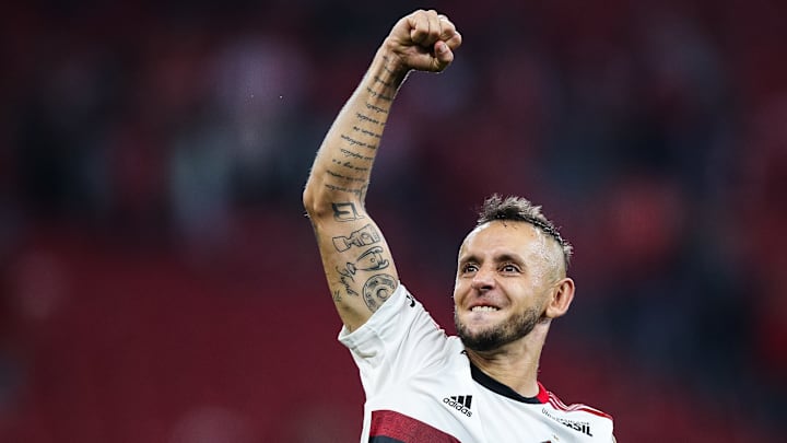 Ídolo, líder e ‘parceiro’: Rafinha faria bem ao elenco do Flamengo. 