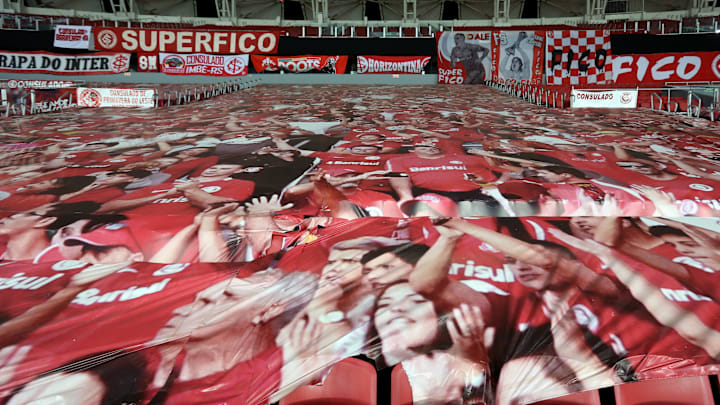 Clube gaúcho passa por sérias dificuldades financeiras Clube gaúcho passa por sérias dificuldades financeiras