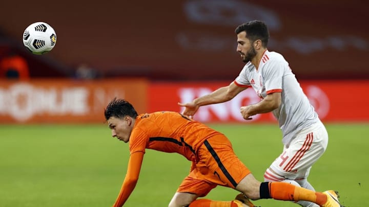 José Gayà tuvo que abandonar el campo con un golpe en la ceja.