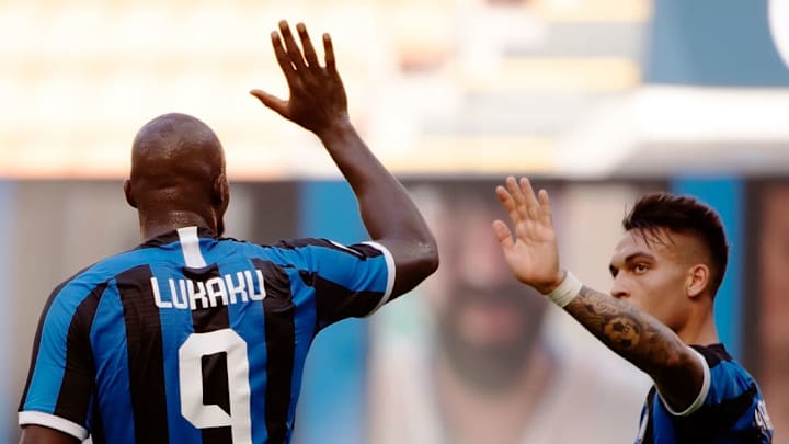 Lautaro y Lukaku esperan en Milán a Leo Messi