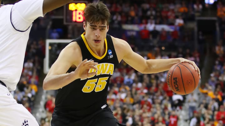 Western Illinois vs Iowa spread, line, odds, over/under and prediction for NCAA matchup. Western Illinois vs Iowa spread, line, odds, over/under and prediction for NCAA matchup.