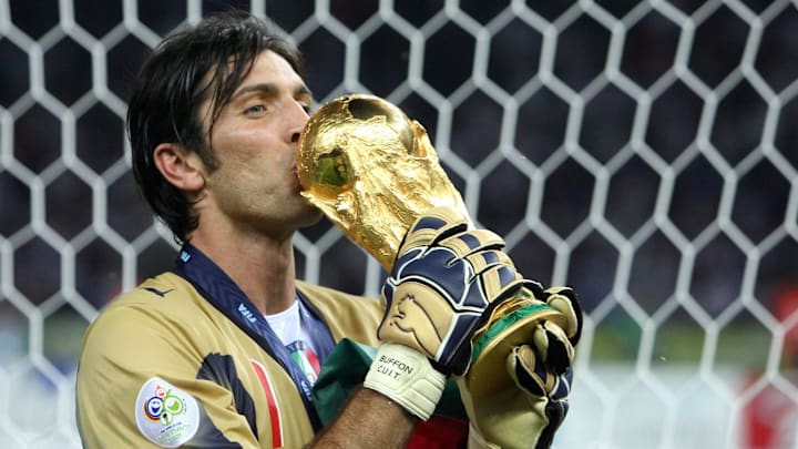 Italian goalkeeper Gianluigi Buffon kiss
