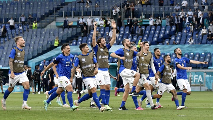 Italian players celebrate the victory at the end of the Uefa...