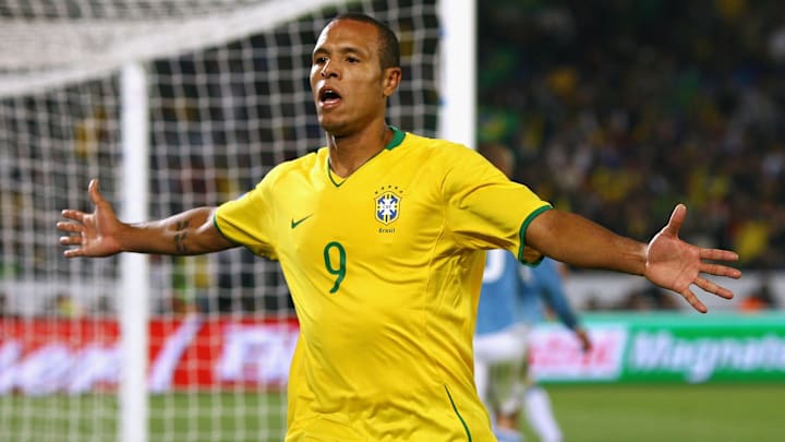 Atacante Luís Fabiano pode ser o novo Icon do FIFA 22