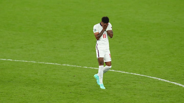 Marcus Rashford war nach seinem verschossenen Elfmeter aufgelöst Marcus Rashford war nach seinem verschossenen Elfmeter aufgelöst